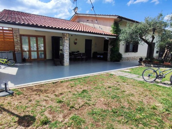 casa indipendente in vendita a Chiusano di San Domenico