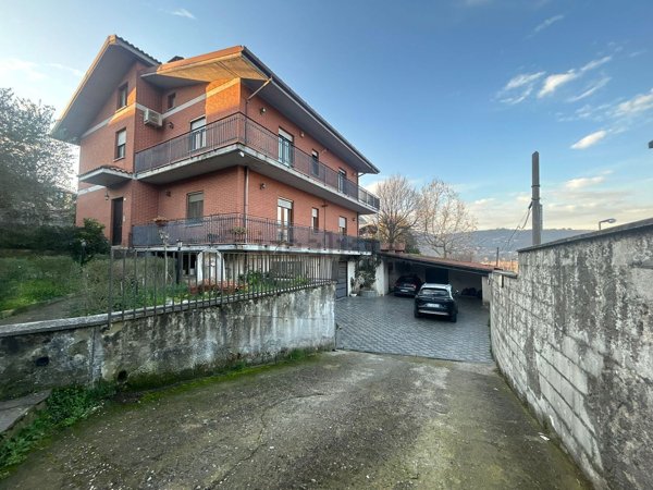 casa indipendente in vendita a Contrada