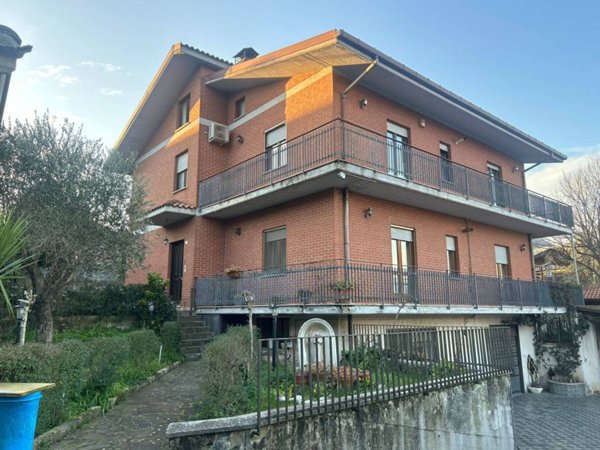 casa indipendente in vendita a Contrada