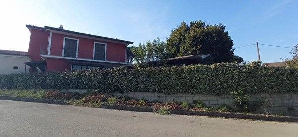 casa indipendente in vendita a Contrada