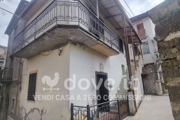 casa indipendente in vendita a Contrada
