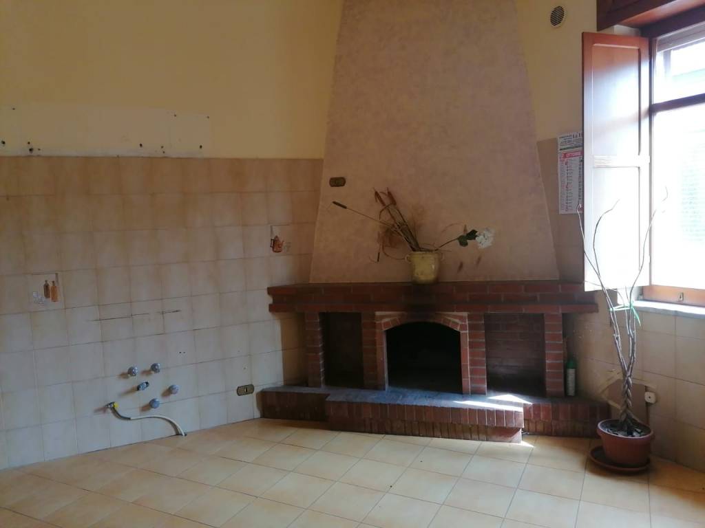 casa indipendente in vendita a Contrada