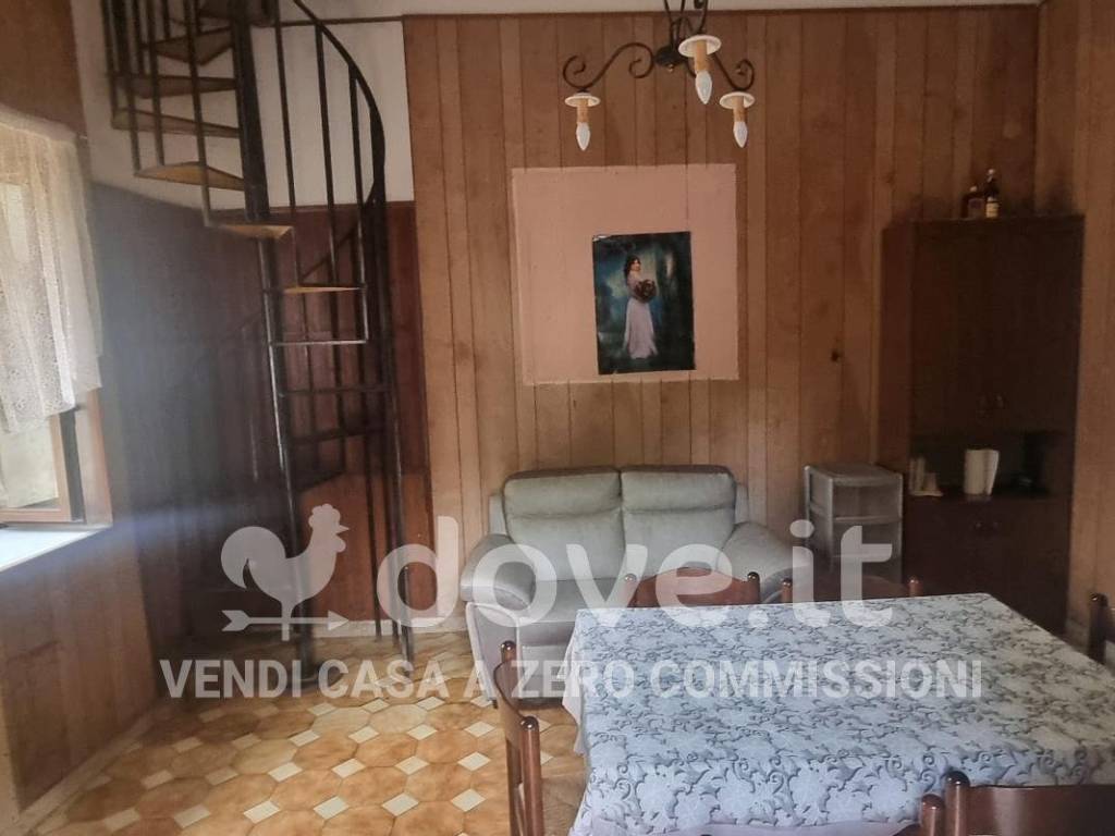 casa indipendente in vendita a Contrada