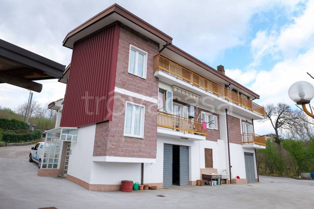 casa indipendente in vendita a Contrada
