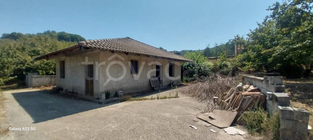 casa indipendente in vendita a Contrada