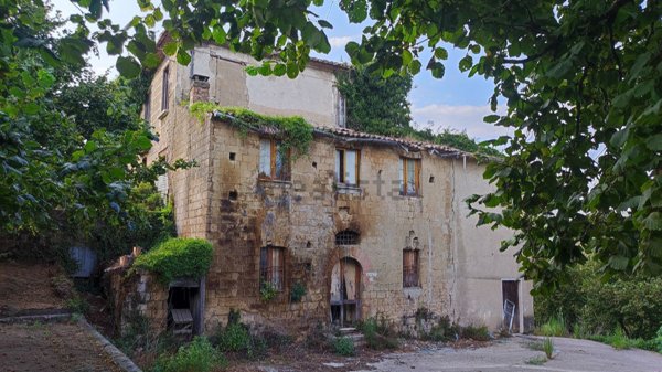 casale in vendita a Contrada