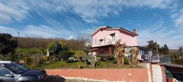 quadrivano in vendita a Contrada