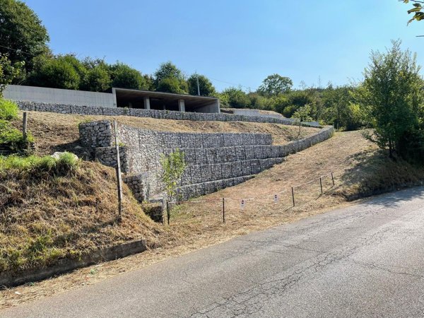 terreno edificabile in vendita a Contrada