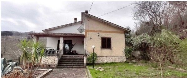 casa indipendente in vendita a Contrada