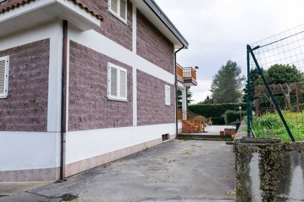 casa indipendente in vendita a Contrada