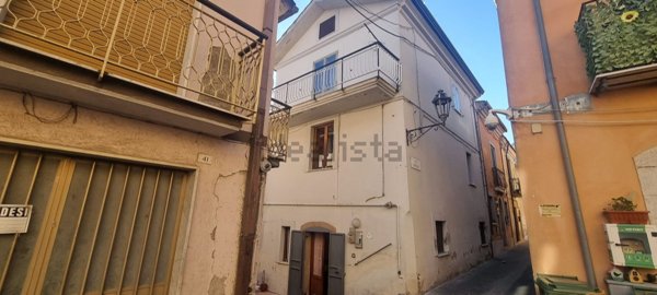 casa indipendente in vendita a Contrada