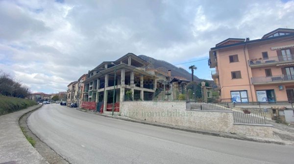 casa indipendente in vendita a Contrada