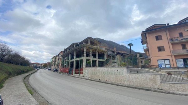 casa indipendente in vendita a Contrada