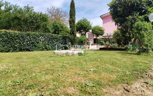 casa indipendente in vendita a Contrada