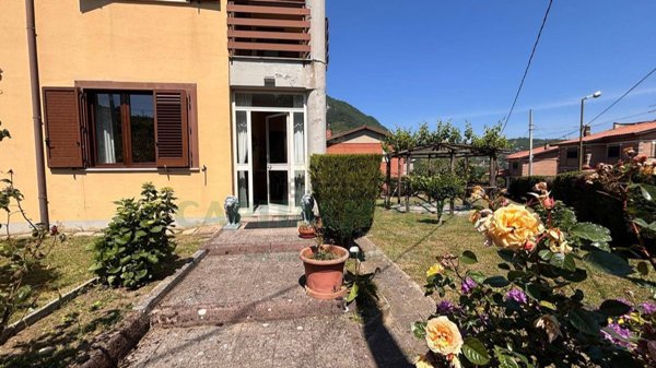 casa indipendente in vendita a Contrada
