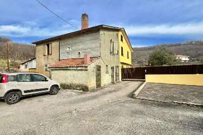 casa indipendente in vendita a Contrada