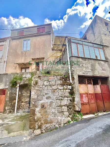 pentavano in vendita a Domicella