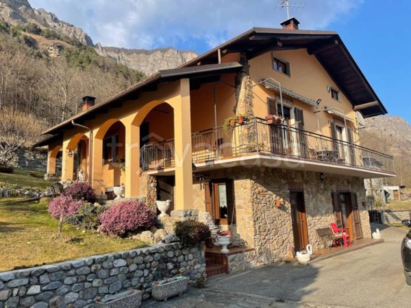 casa indipendente in vendita ad Aisone