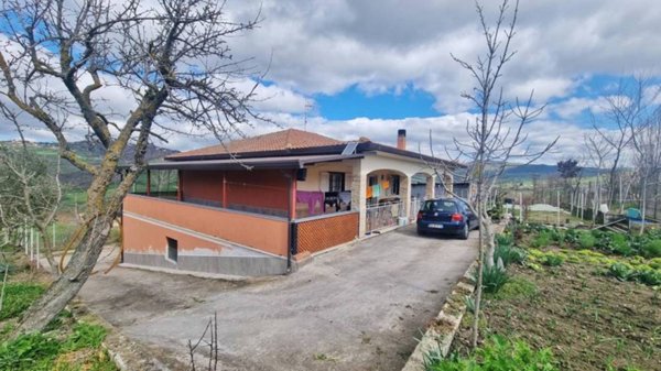 casa indipendente in vendita a Flumeri in zona Scampata
