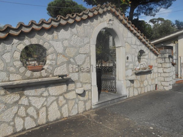 casa indipendente in vendita a Fontanarosa