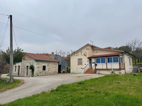 casa indipendente in vendita a Fontanarosa