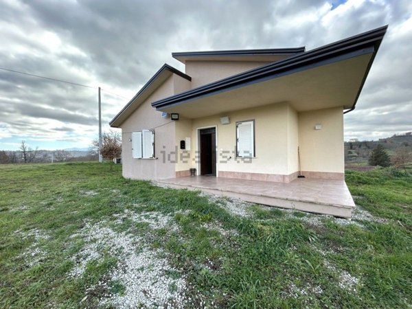 casa indipendente in vendita a Fontanarosa
