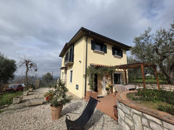 casa indipendente in vendita a Fontanarosa