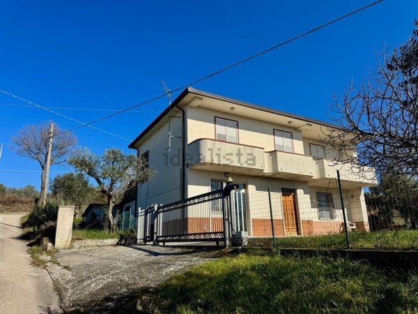 casa indipendente in vendita a Fontanarosa