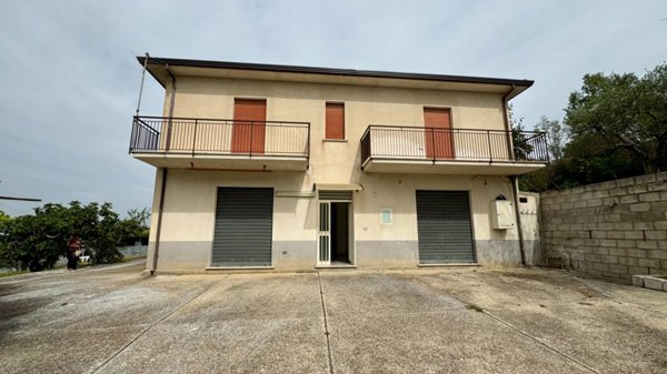 casa indipendente in vendita a Fontanarosa