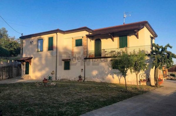 casa indipendente in vendita a Fontanarosa
