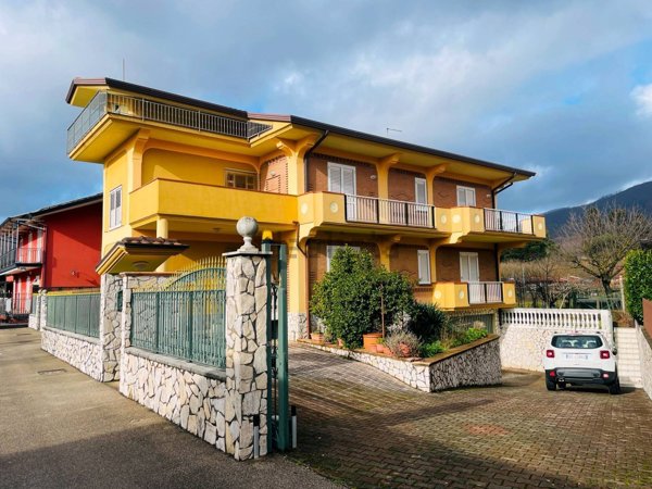 casa indipendente in vendita a Forino