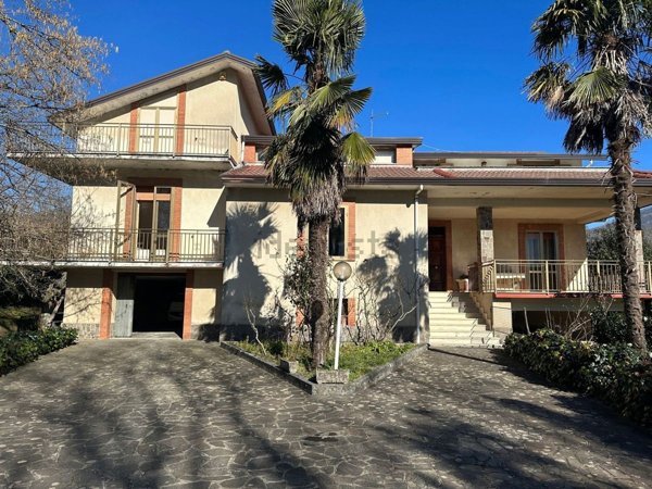 casa indipendente in vendita a Forino