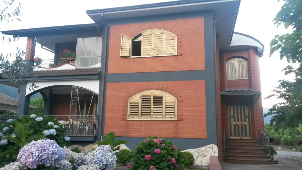 casa indipendente in vendita a Forino in zona Celzi