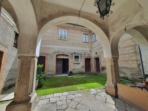 locale commerciale in vendita a Forino