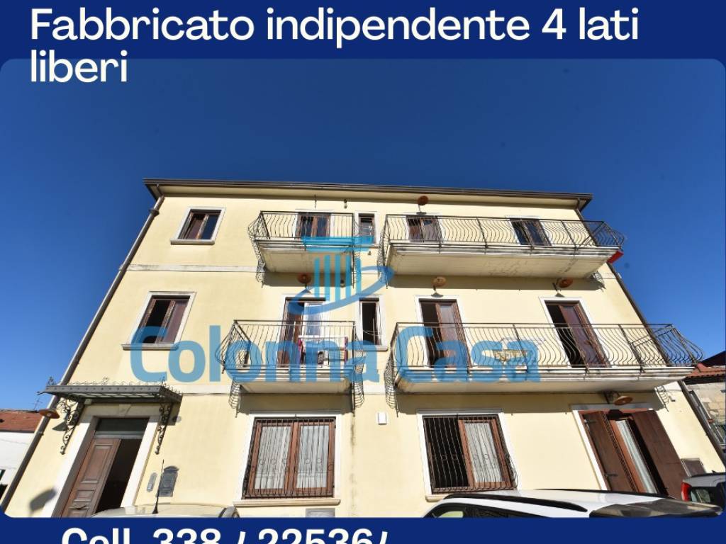 intera palazzina in vendita a Forino in zona Celzi