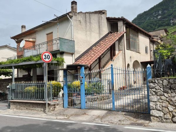 appartamento in vendita a Forino in zona Petruro