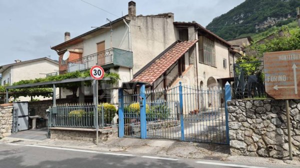 appartamento in vendita a Forino in zona Petruro