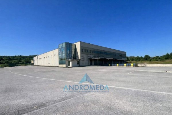 capannone in vendita a Forino