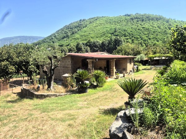 appartamento in vendita a Forino in zona Celzi