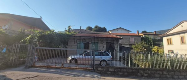 casa indipendente in vendita a Forino