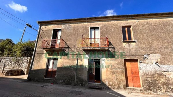 casa indipendente in vendita a Forino