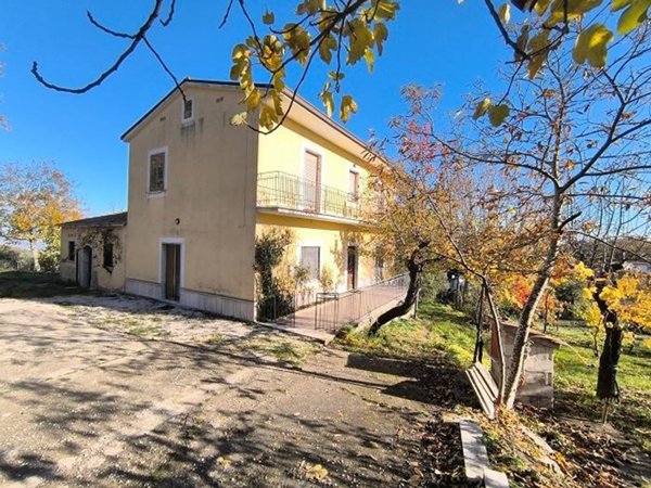 casa indipendente in vendita a Frigento