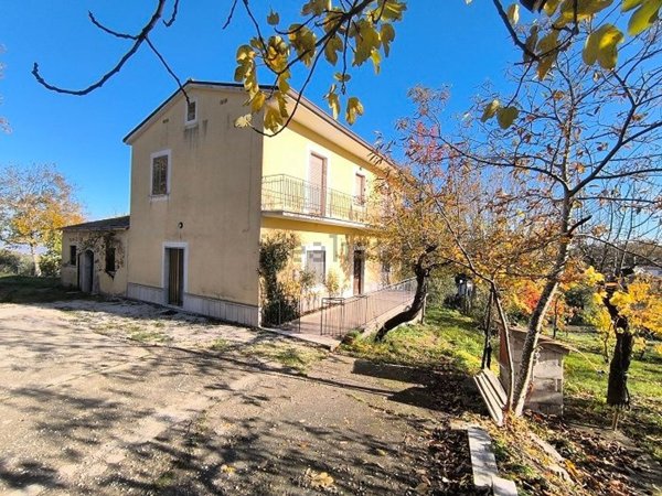 casa indipendente in vendita a Frigento