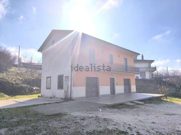 casa indipendente in vendita a Frigento