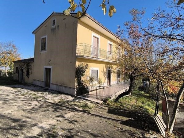 casa indipendente in vendita a Frigento