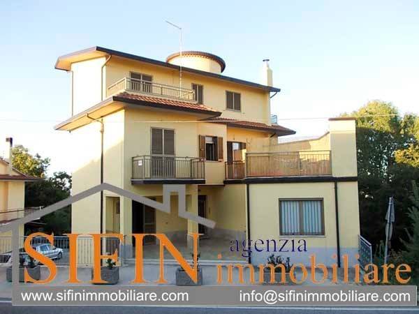 casa indipendente in vendita a Frigento