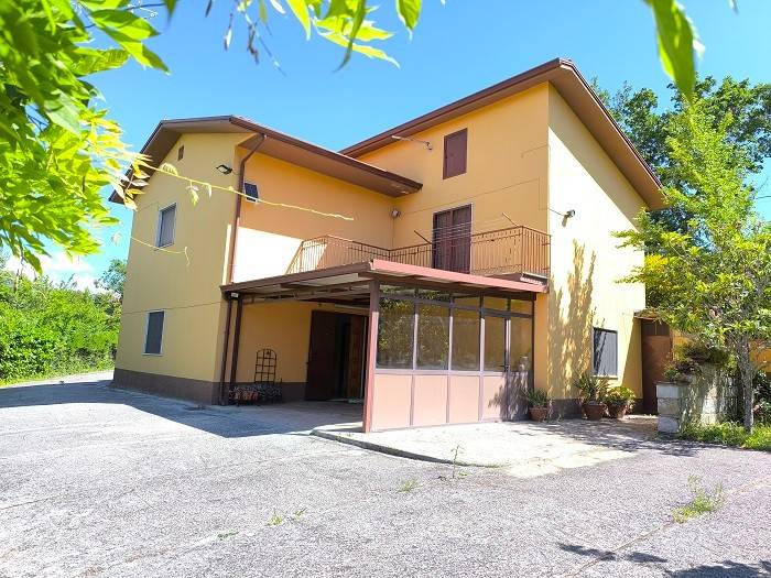 casa indipendente in vendita a Frigento