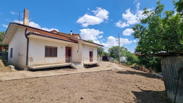 casa indipendente in vendita a Frigento