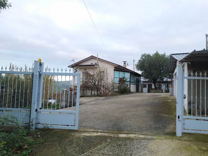 casa indipendente in vendita a Frigento