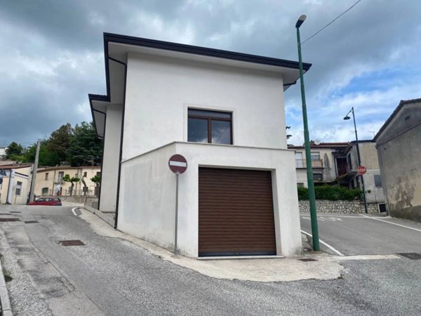 casa indipendente in vendita a Frigento